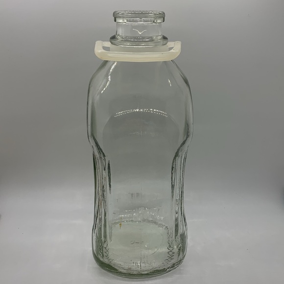 Vintage One Half Gallon glass milk bottle! - Picture 4 of 6